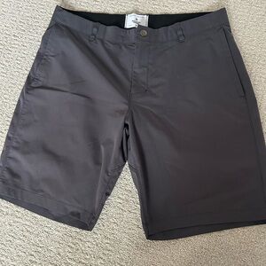 Reigning Champ Men’s Dark Gray Flat-Front Performance Shorts